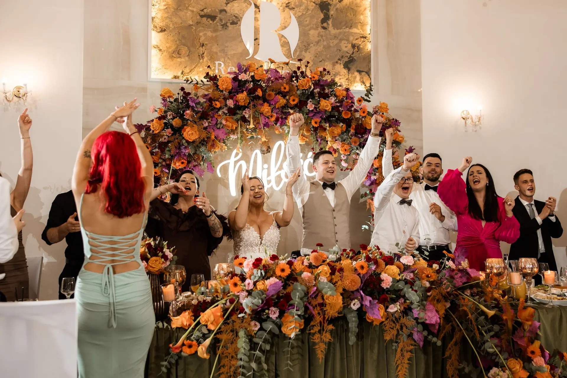 Biesiada przy stołach akordeon na żywo druga wersja