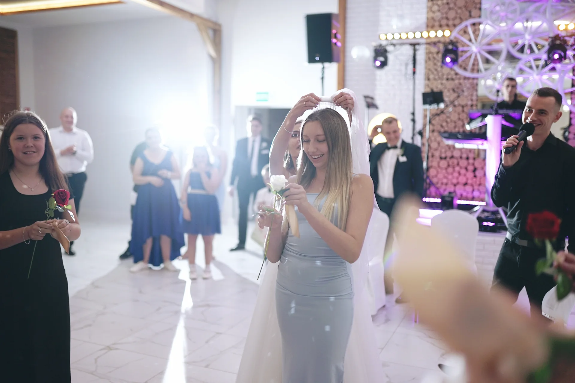 Oczepiny rzut welonem wybór nowej pary młodej zabawa weselna