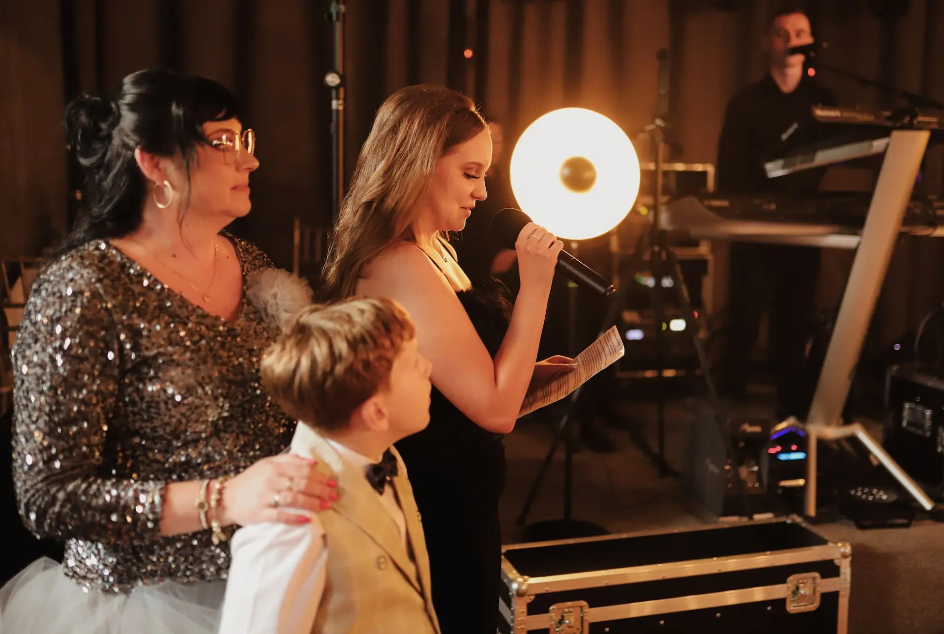 Przemówienie przez mikrofon podziękowanie